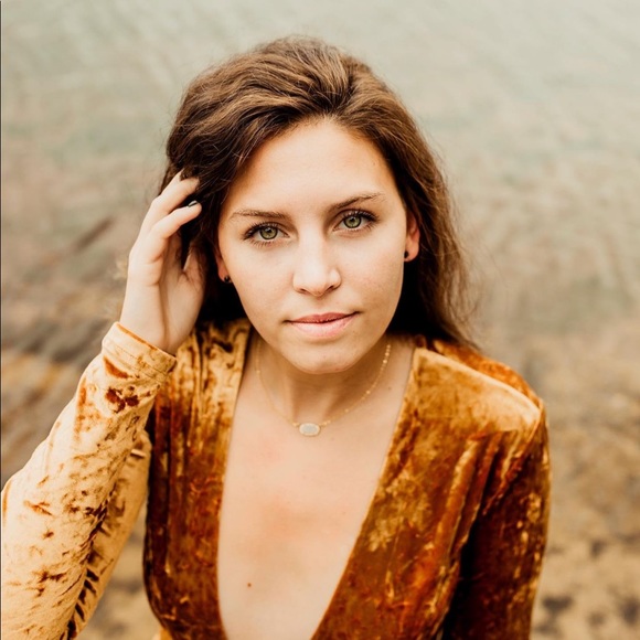 Meet your Posher, Haley - Picture 2 of 3